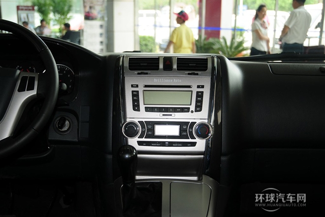 2010款 2.4L-3代 尊領豪華型長軸11座4RB2