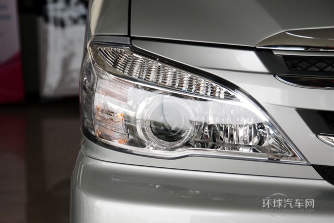 2010款 2.4L-3代 尊領豪華型長軸11座4RB2