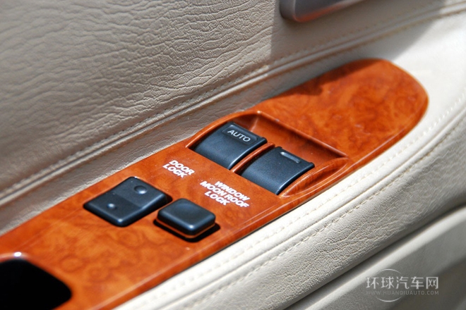 2010款 2.7L-3代 御領(lǐng)豪華型長(zhǎng)軸9座2TR