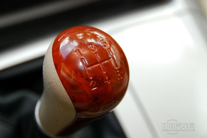 2010款 2.7L-3代 御領(lǐng)豪華型長軸9座2TR