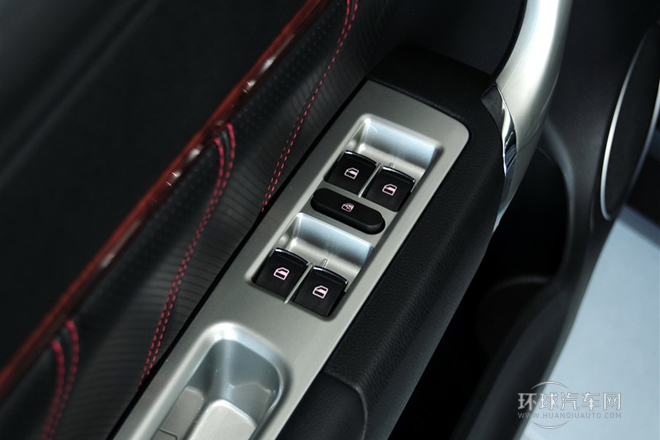 2013款 運動版 1.5T 手動兩驅尊貴型