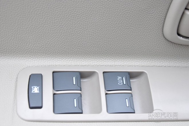 2010款 1.2L手動標準型 陽光版