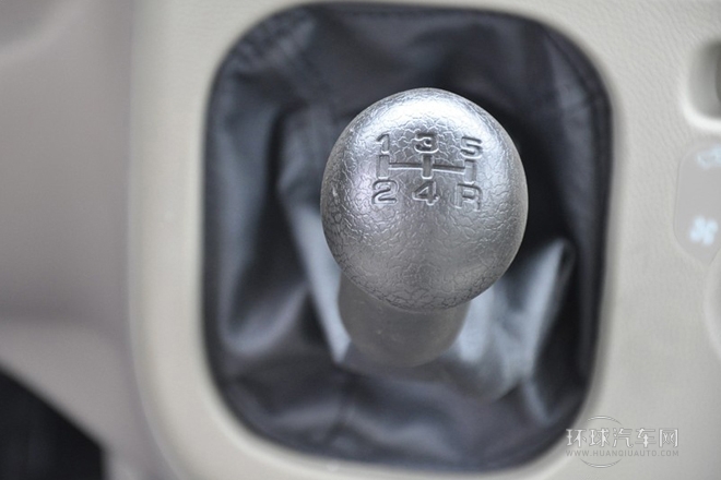 2010款 1.2L手動標準型 陽光版