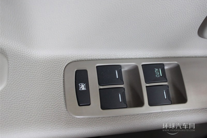 2010款 1.2L手動舒適型 陽光版