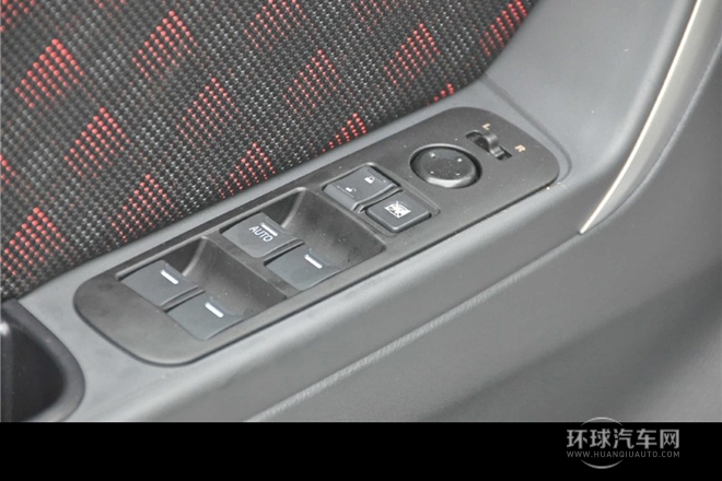 2014款 兩廂 1.4L 手動(dòng)理想型