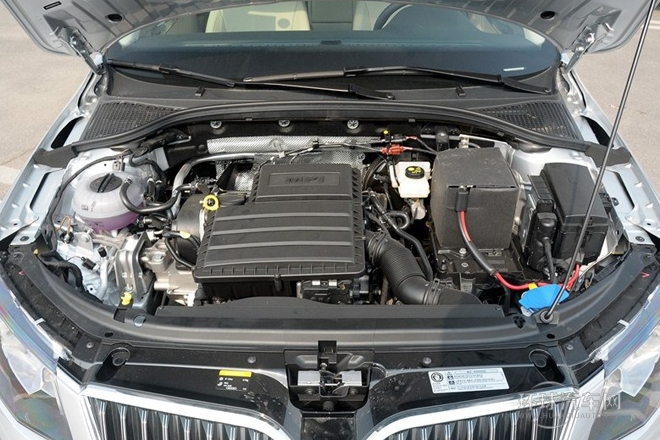 2015款 1.6L 手動逸俊版