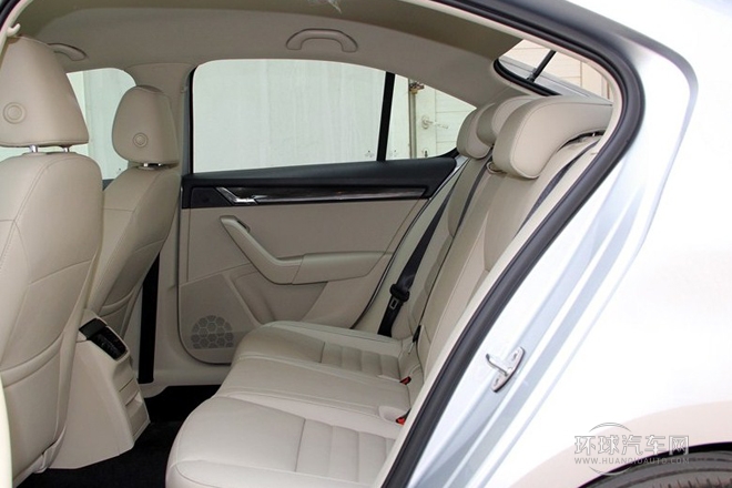 2015款 1.6L 手動逸俊版