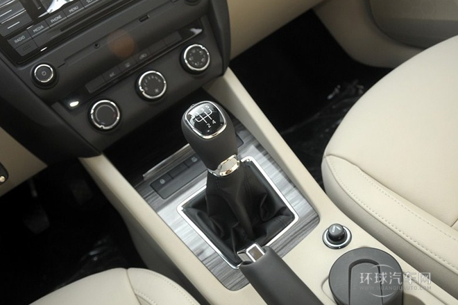 2015款 1.6L 手動逸俊版