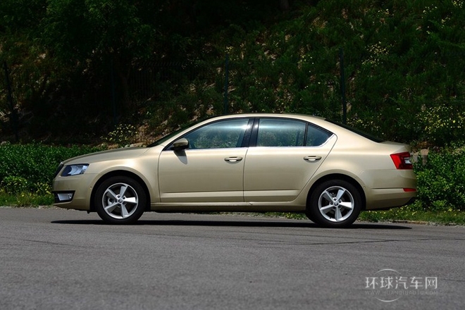 2015款 1.6L 自動逸俊版