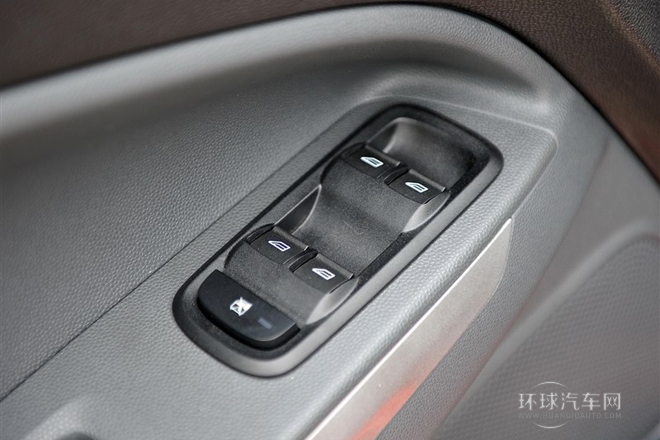 2013款 1.5L 自動尊貴型