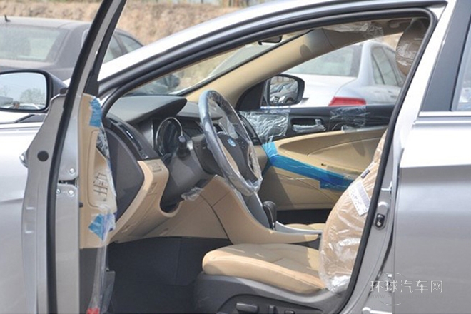 2014款 2.0L 自動豪華版