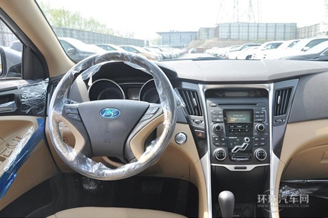 2014款 2.0L 自動豪華版