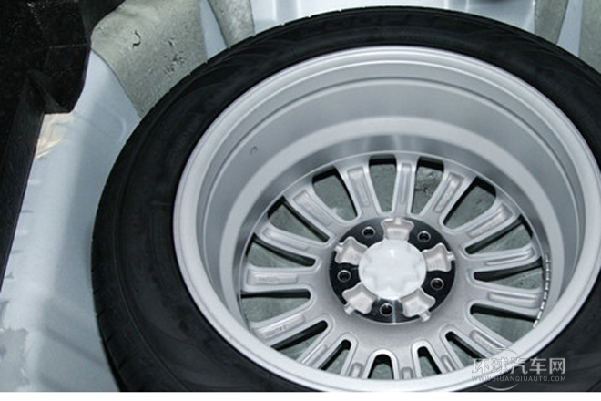 2014款 升級(jí)版 1.5T 手動(dòng)尊貴型