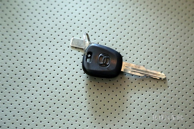 2013款 兩廂 1.4L 手動標(biāo)準(zhǔn)型