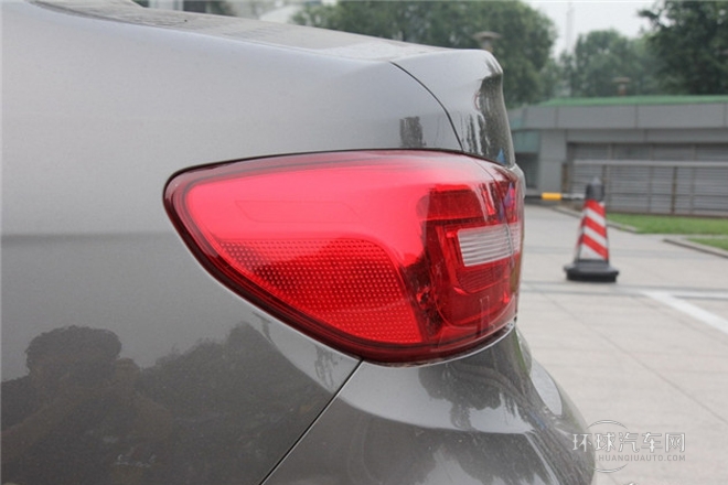 2013款 1.5T 手動尊貴型