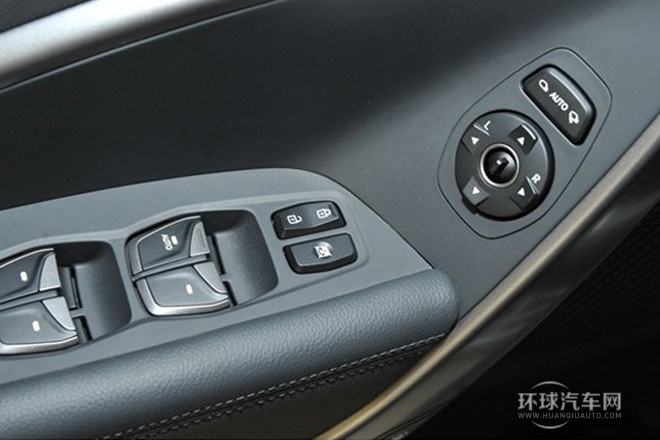 2013款 3.3L 7座豪華版