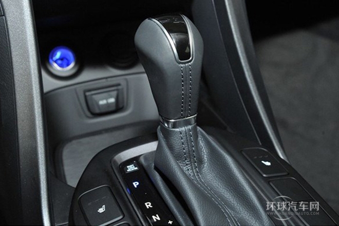 2013款 3.3L 7座豪華版