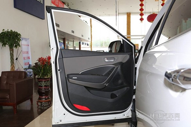 2013款 2.2T 7座棕色內(nèi)飾旗艦版