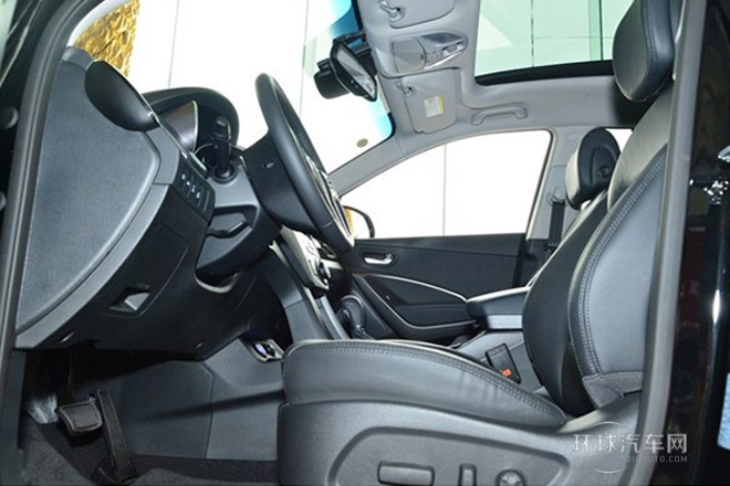 2013款 2.2T 6座豪華版