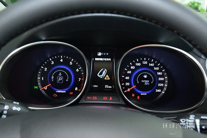 2013款 2.2T 6座豪華版