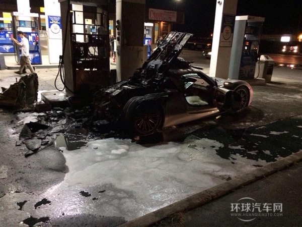 全球918輛 一輛保時捷918 Spyder在加拿大自燃