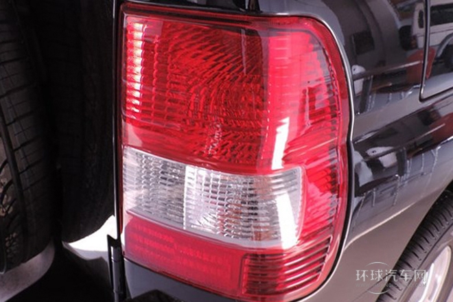 2013款 經(jīng)典版 2.0L 四驅(qū)標(biāo)準(zhǔn)型