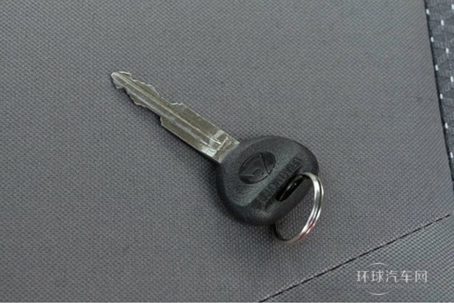 2013款 2.2L 手動四驅(qū)標(biāo)準(zhǔn)型