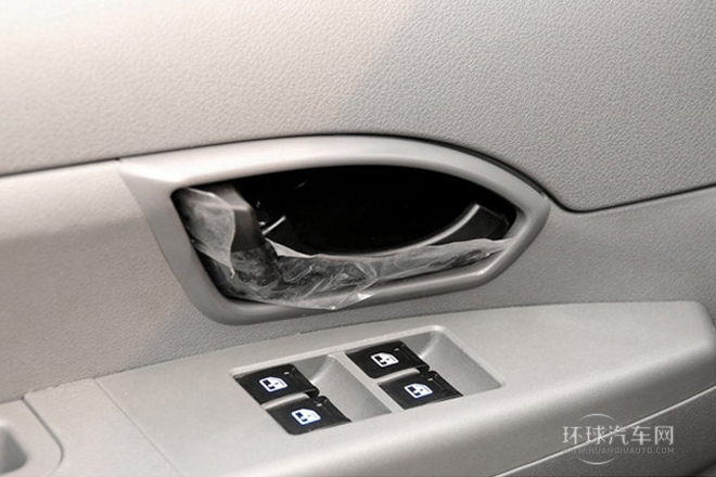 2013款 改款 1.5L 手動豪華型7座 國IV