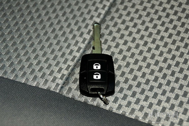 2013款 改款 1.5L 手動(dòng)舒適型7座 國V