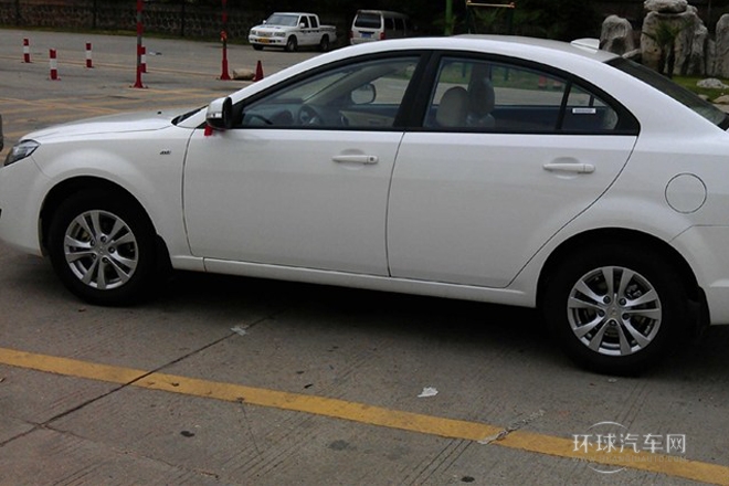 2013款 兩廂 1.6L 手動(dòng)精英版