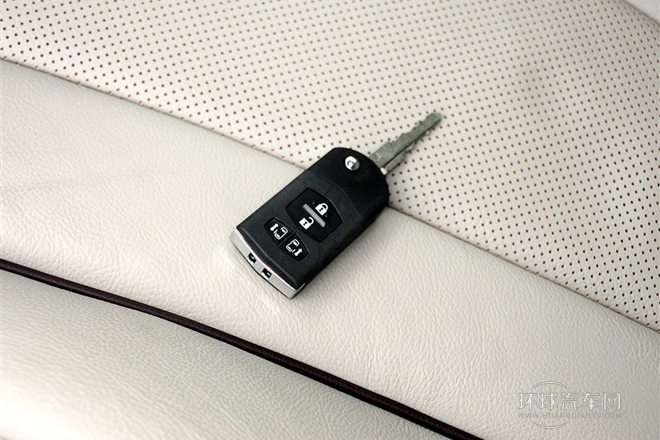 2013款 2.0L 手動舒適型