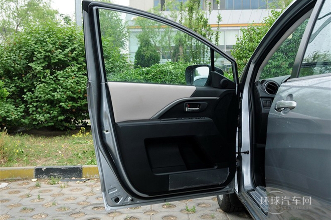 2013款 2.0L 手動舒適型