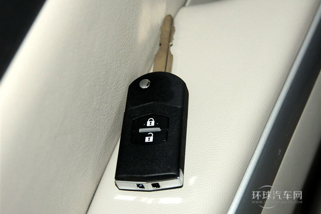 2013款 2.0L 自動舒適型