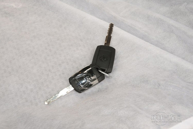 2013款 改款 1.5L 手動標準型5座 國V