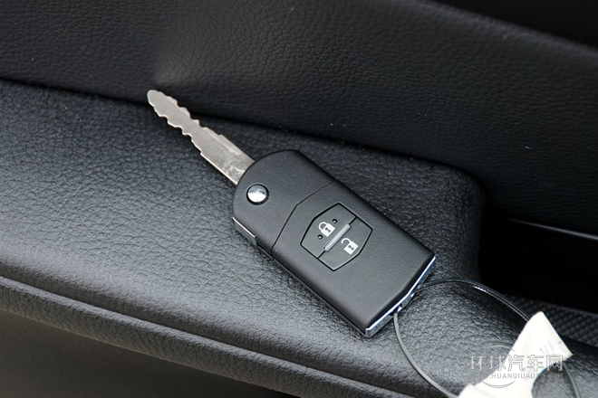 2013款 2.0L 自動超豪華型