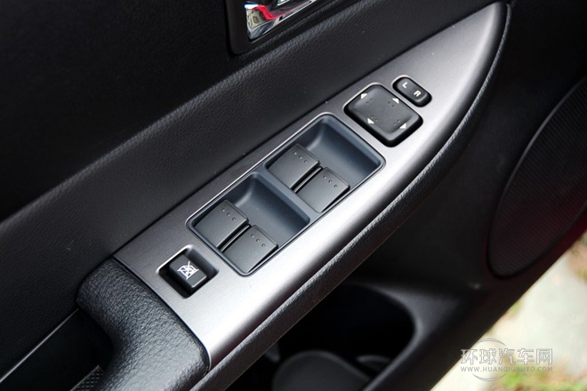 2013款 2.0L 自動超豪華型