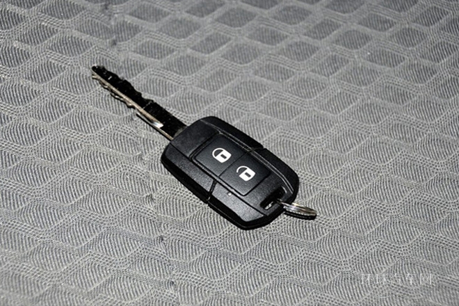 2013款 改款 1.6L 手動(dòng)豪華型7座 國(guó)V