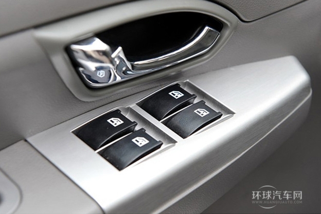 2012款 2.0L 自動旗艦型7座