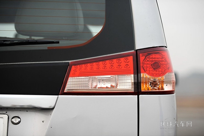 2012款 2.0L 自動旗艦型7座