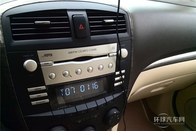 2014款 1.6L 手動(dòng)7座開(kāi)拓版