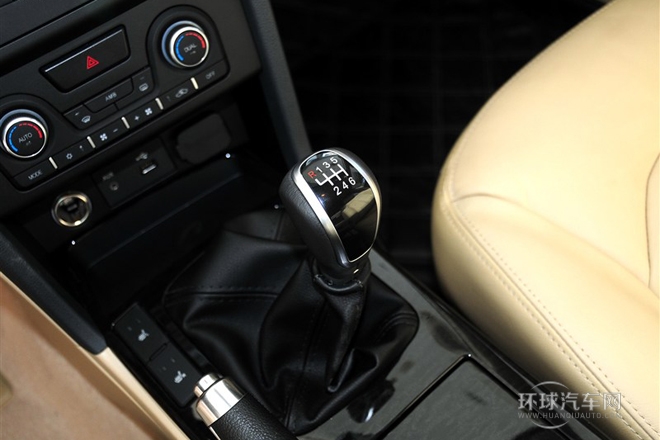 2014款 2.0L 手動舒適型