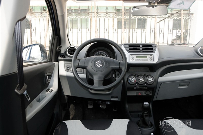 2013款 1.0L 手動(dòng)舒適型