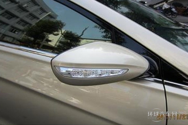 2013款 2.0L 自動時尚版