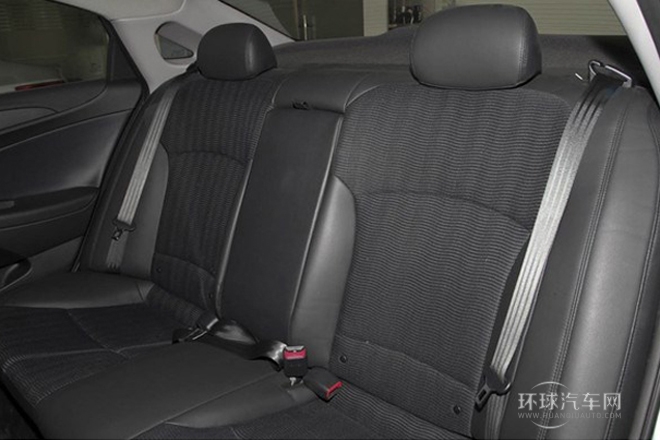 2013款 2.0L 自動領先版