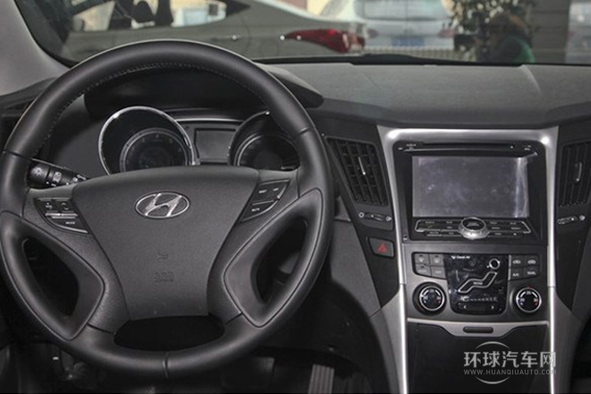 2013款 2.0L 自動領先版