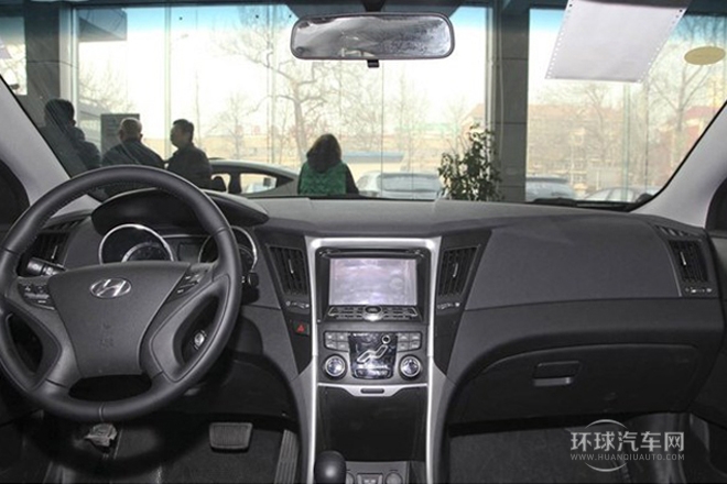 2013款 2.0L 自動領(lǐng)先版