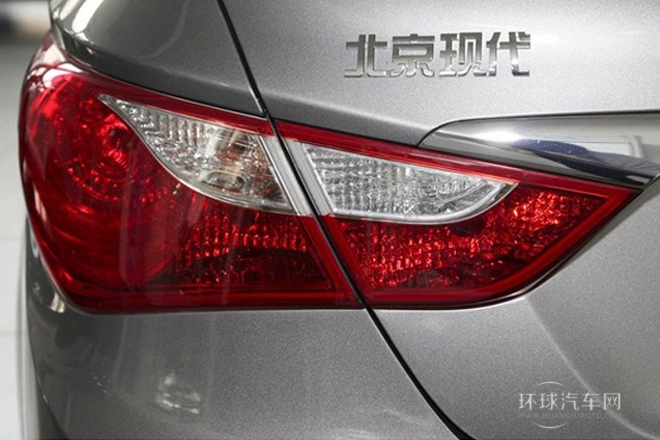 2013款 2.0L 自動領先版