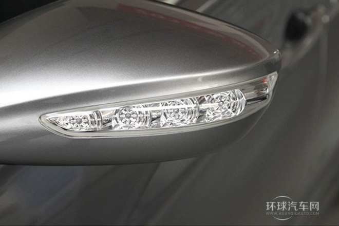 2013款 2.0L 自動領先版