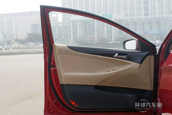 2014款 2.0L 自動豪華版