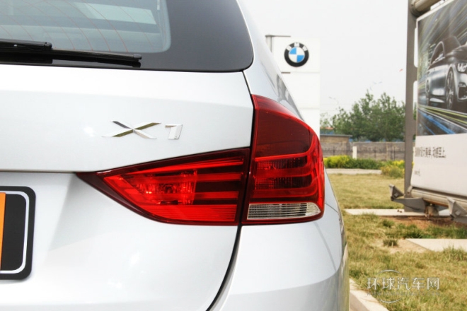 2013款 sDrive20i 運(yùn)動(dòng)設(shè)計(jì)套裝